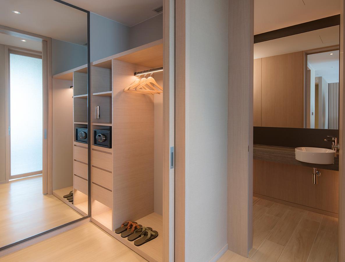 โรงแรมมู่ เจียว สี เจียวซี ภายนอก รูปภาพ A walk-in wardrobe