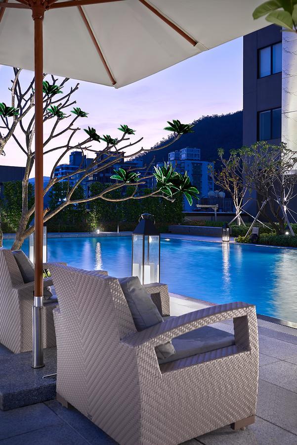 โรงแรมมู่ เจียว สี เจียวซี ภายนอก รูปภาพ The swimming pool at the hotel