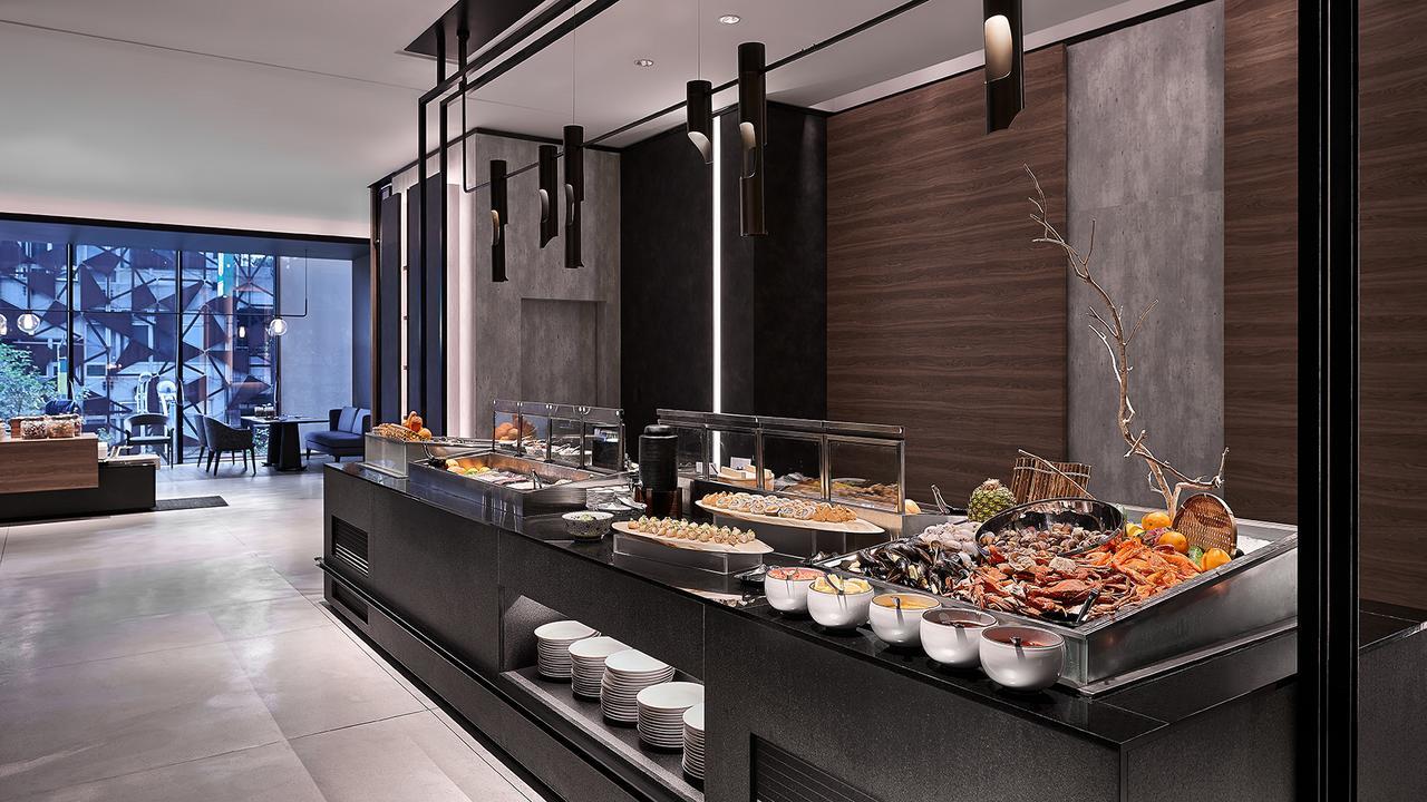 โรงแรมมู่ เจียว สี เจียวซี ภายนอก รูปภาพ The buffet at the hotel