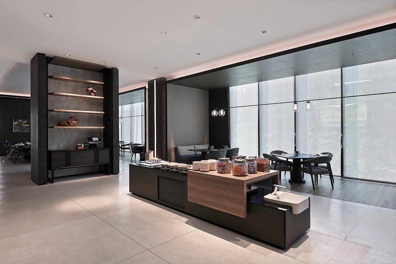 โรงแรมมู่ เจียว สี เจียวซี ภายนอก รูปภาพ The interior of the lounge