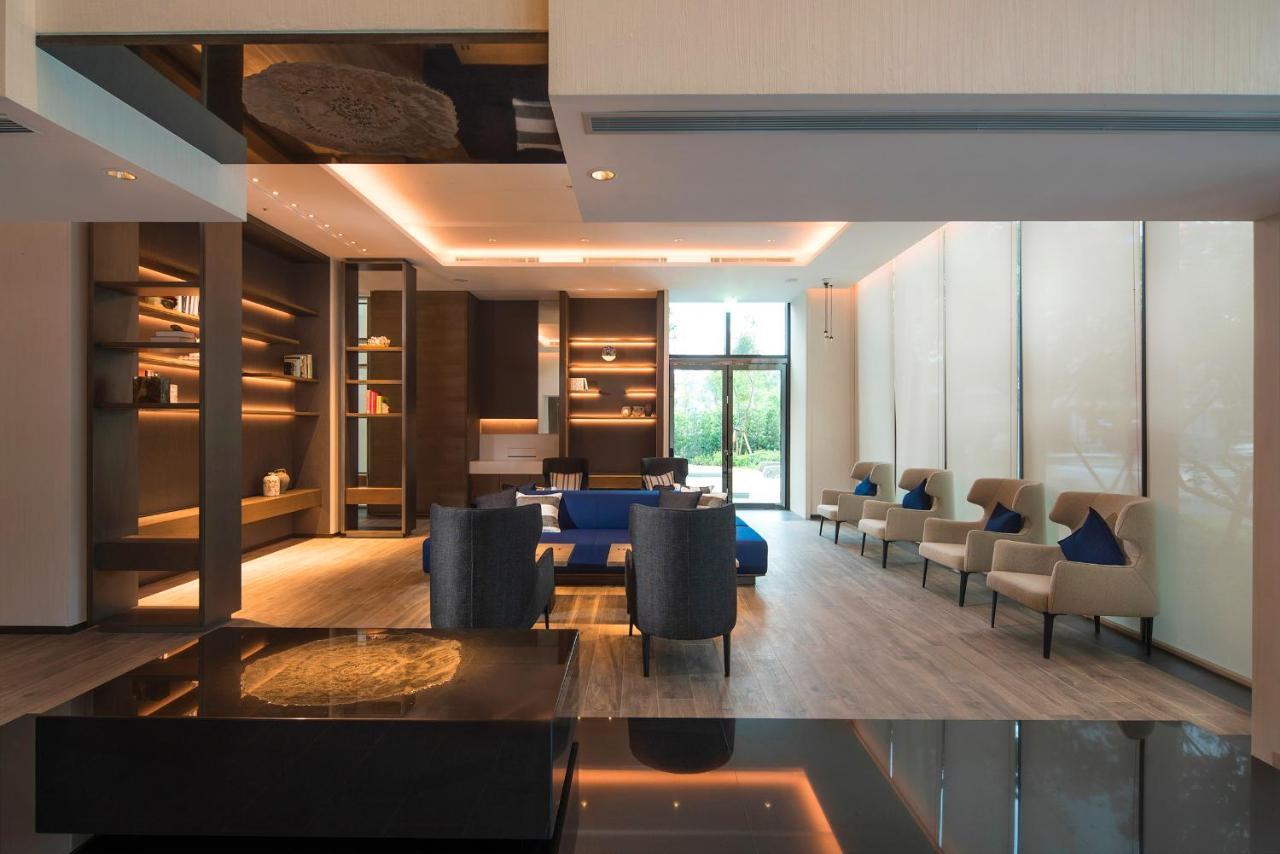 โรงแรมมู่ เจียว สี เจียวซี ภายนอก รูปภาพ The lounge at the airport